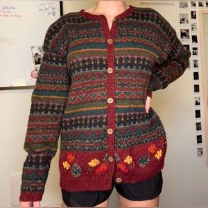 🍁Vintage handwoven button down wool sweater with fall leaf details🍁